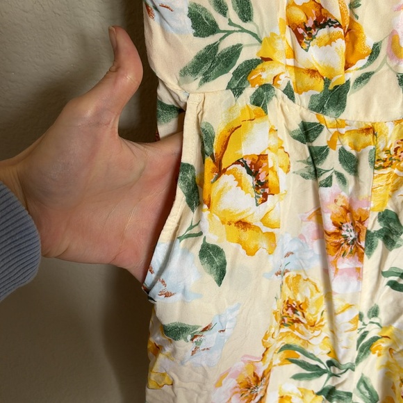 Old Navy short floral yellow smocked size Small romper with pockets adjustable - Picture 3 of 5